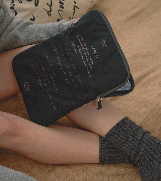 [HOTEL PARIS CHILL] Snuggle Tablet PC Pouch (Black Leaf)