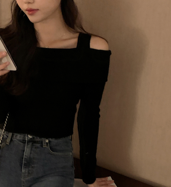 [SHOPPERLAND] Blanc Off-shoulder Knitwear