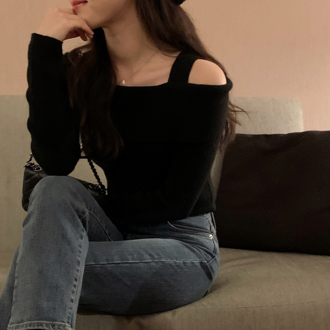 [SHOPPERLAND] Blanc Off-shoulder Knitwear