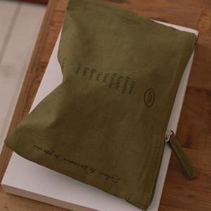 [HOTEL PARIS CHILL] Holiday Pouch (Dark Olive)