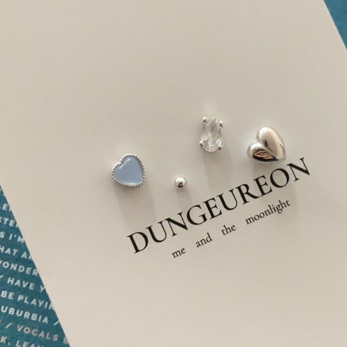 [DUNGEUREON] Naomi Heart Earrings Set