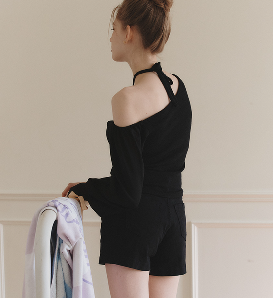 [Letter from Moon] Tip and Toe Halterneck Blouse (Black)