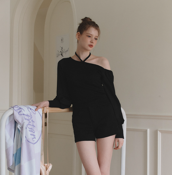 [Letter from Moon] Tip and Toe Halterneck Blouse (Black)