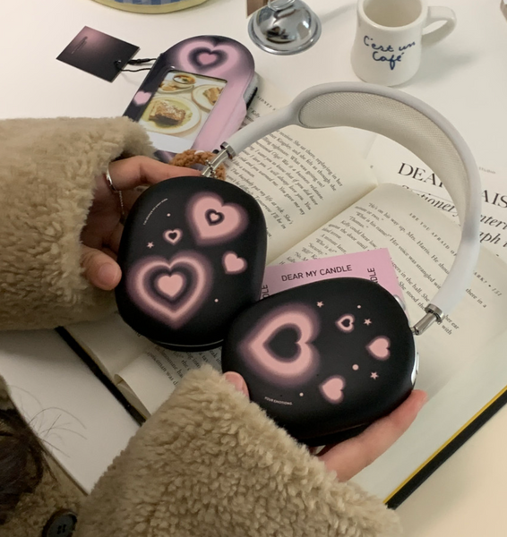 [your emotions] Plumpily Heart Black Airpods Max Case