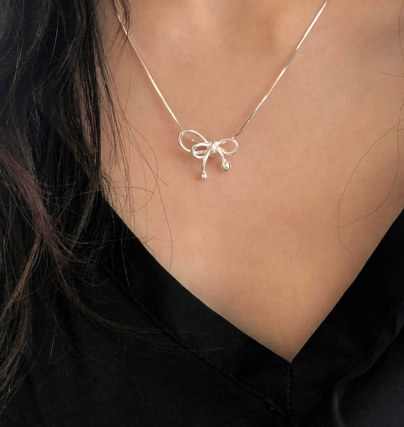 [DUNGEUREON] Ribbon Silver Necklace