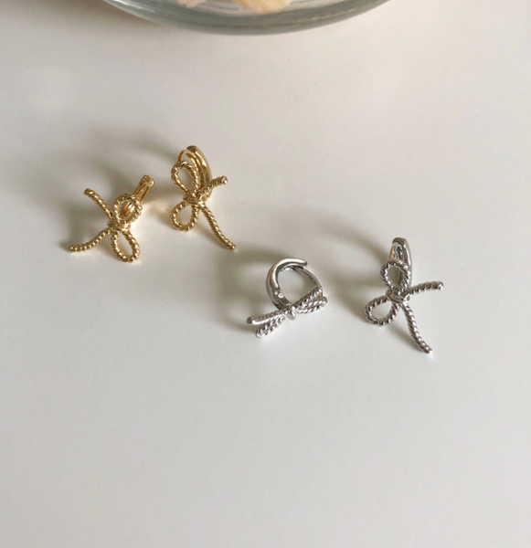 [DUNGEUREON] Nana Ribbon Earrings