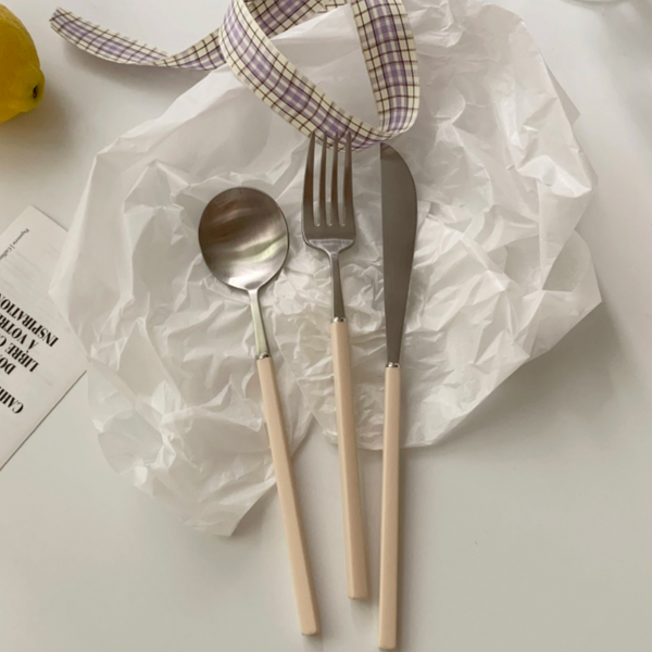 [THE ELEGANT TABLE] Dinner Cutlery