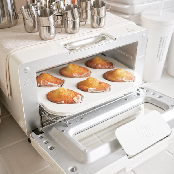 [Bracket Table] White Madeleine Baking Pan