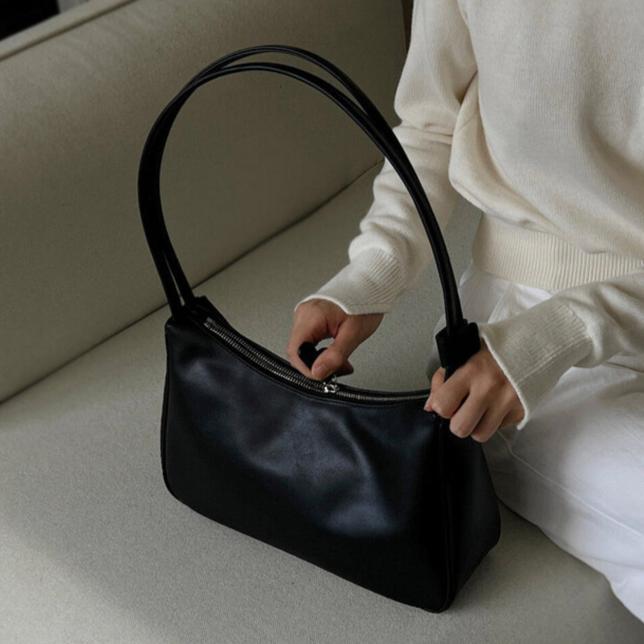 [mucu and ebony] Lithe Bag (Black)