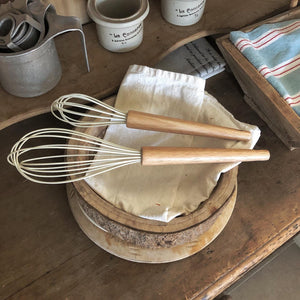 [Bracket Table] Wood Whisk